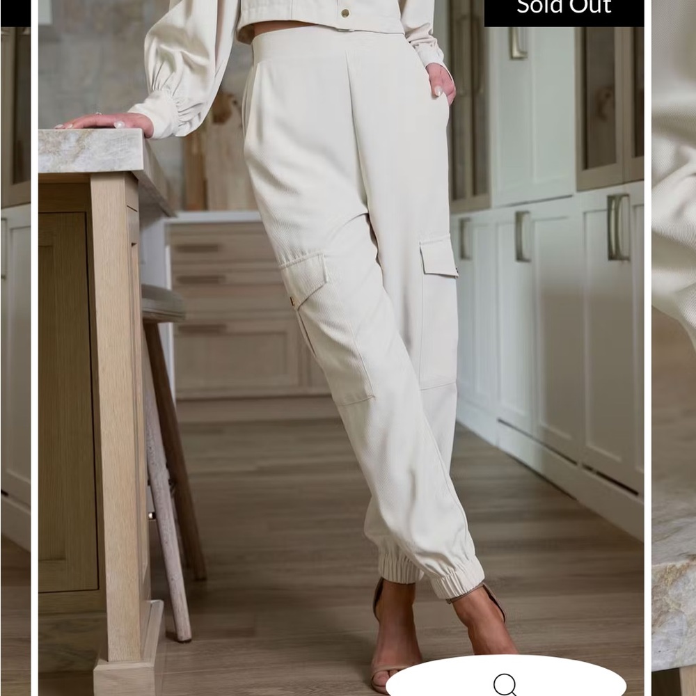 Crème cargo pants